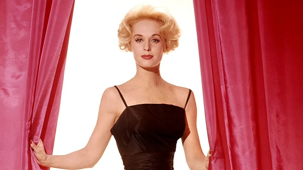 Tippi Hedren shows up at her daughter Melanie Griffith's house for a rare visit.