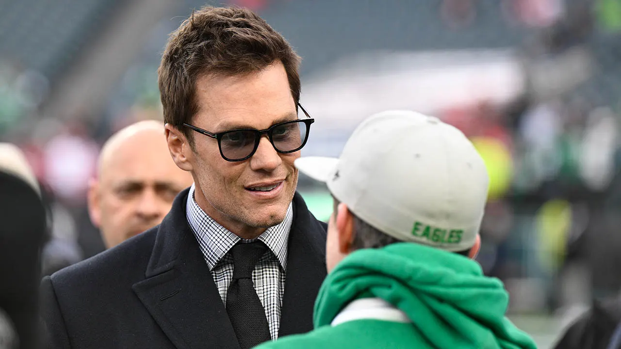 Tom Brady offers advice to Aaron Rodgers as the NFL player thinks about retirement