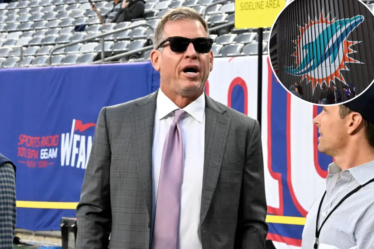 Troy Aikman will assist with the Dolphins' search for a general manager.