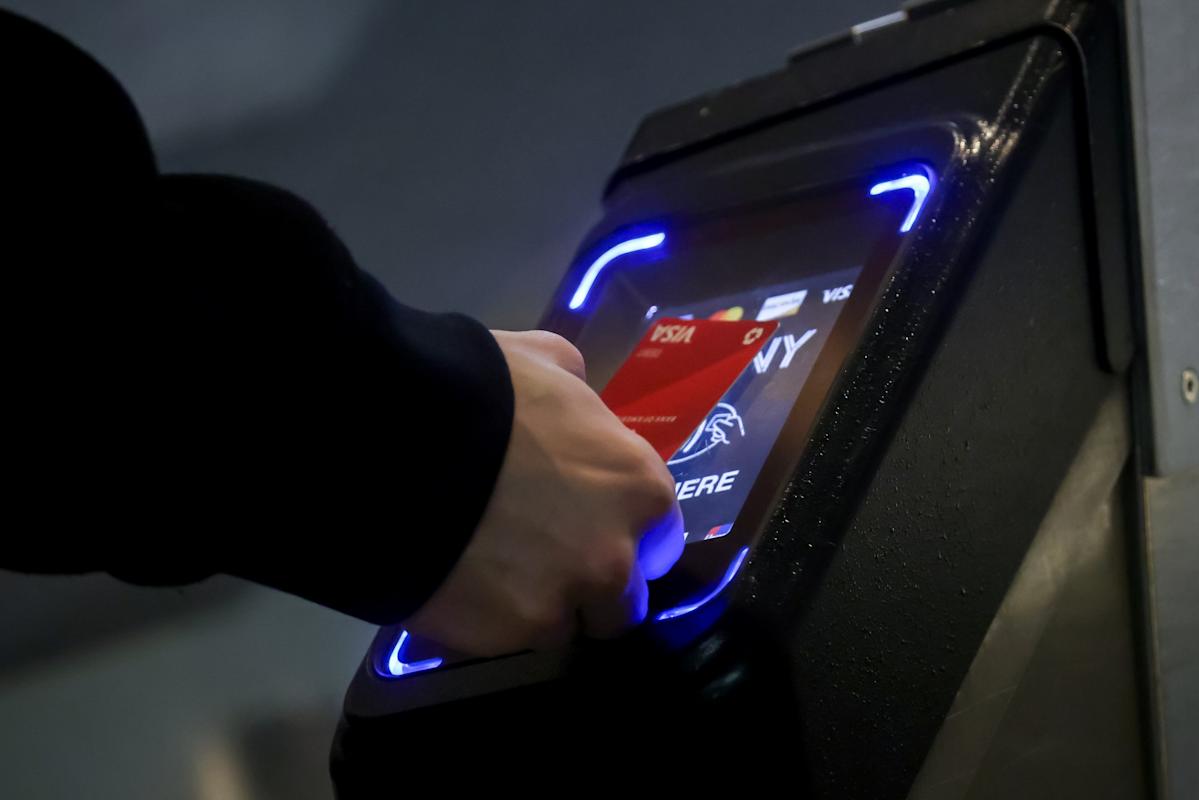 Trump Seeks Congressional Action to Limit Credit Card Rates to 10%