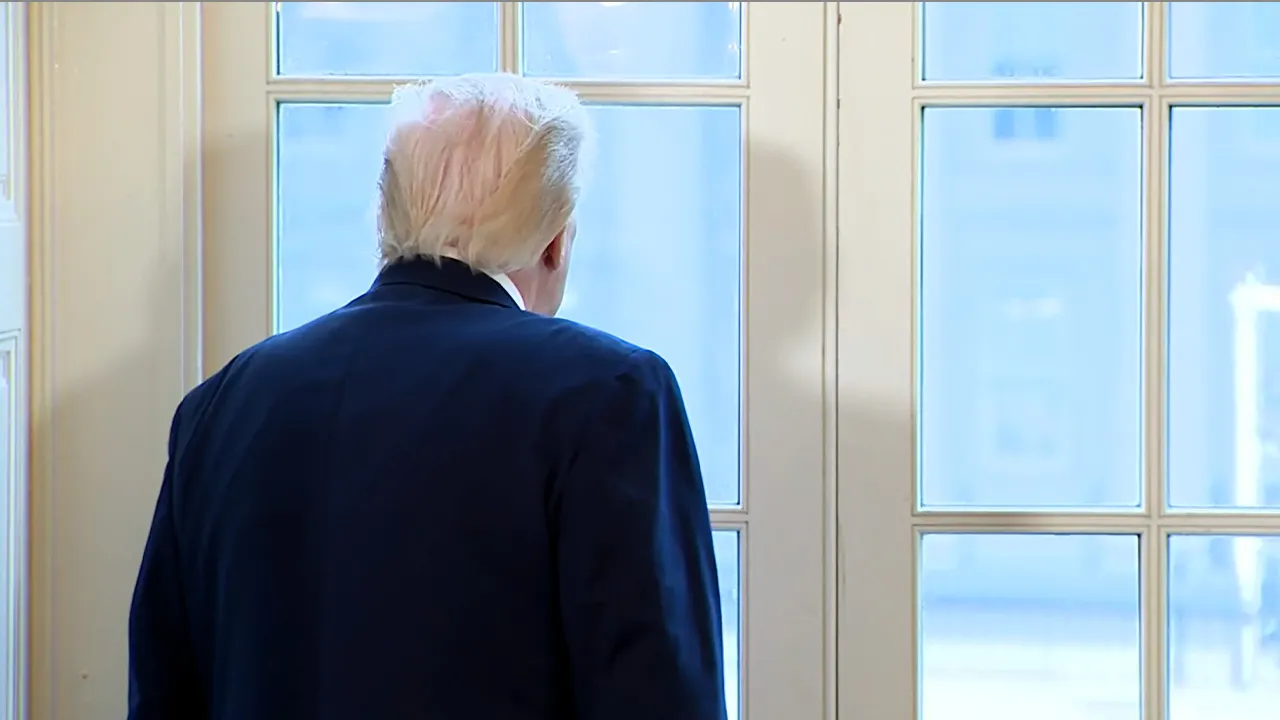 Trump inspects ballroom construction at the White House during an oil meeting