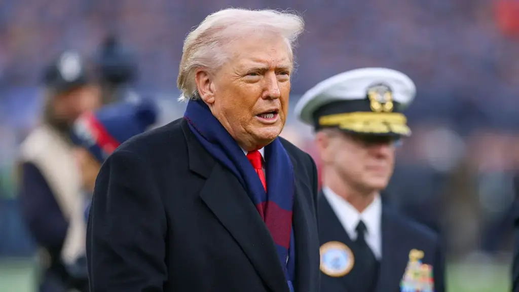 Trump praises Indiana and Miami before CFP championship game.