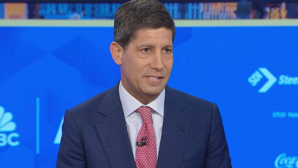 Trump selects Warsh, Apple earnings, the software downturn, and more in Morning Squawk.