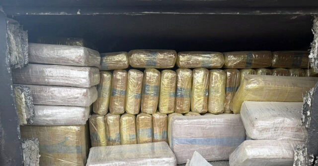 Two Mexican Soldiers Detained for Trafficking Cocaine for Michoacan Cartel