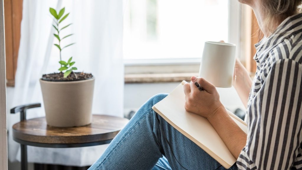 Viral TikTok trend 'Analog bag' replaces phones with creative activities