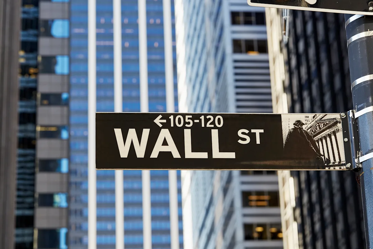 Wall Street faces strong hopes after its strongest performance since 2009.