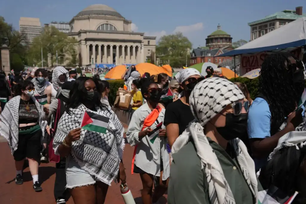 Where are the gatherings and camps to support Iran?