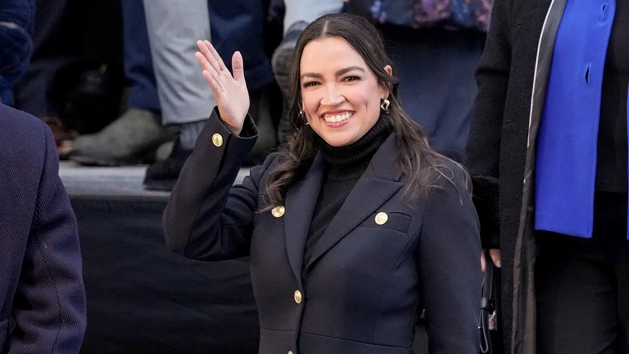 White House responds to AOC's claim of Trump's 'increasingly erratic' behavior