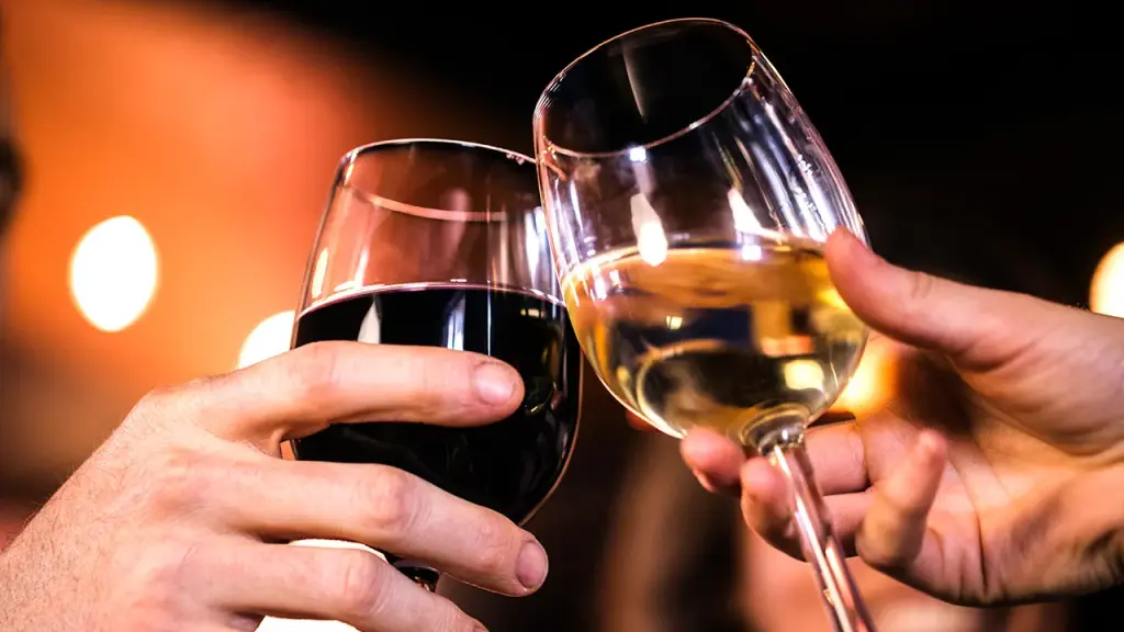 White wine or red wine? Doctor highlights slight health differences.