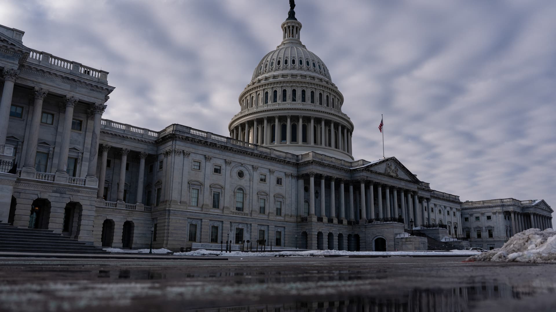 With the end of ACA subsidies, voters identify healthcare expenses as their main economic concern, according to a survey.