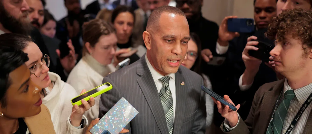 21 Democrats Break From Hakeem Jeffries to Conclude Four-Day Government Shutdown