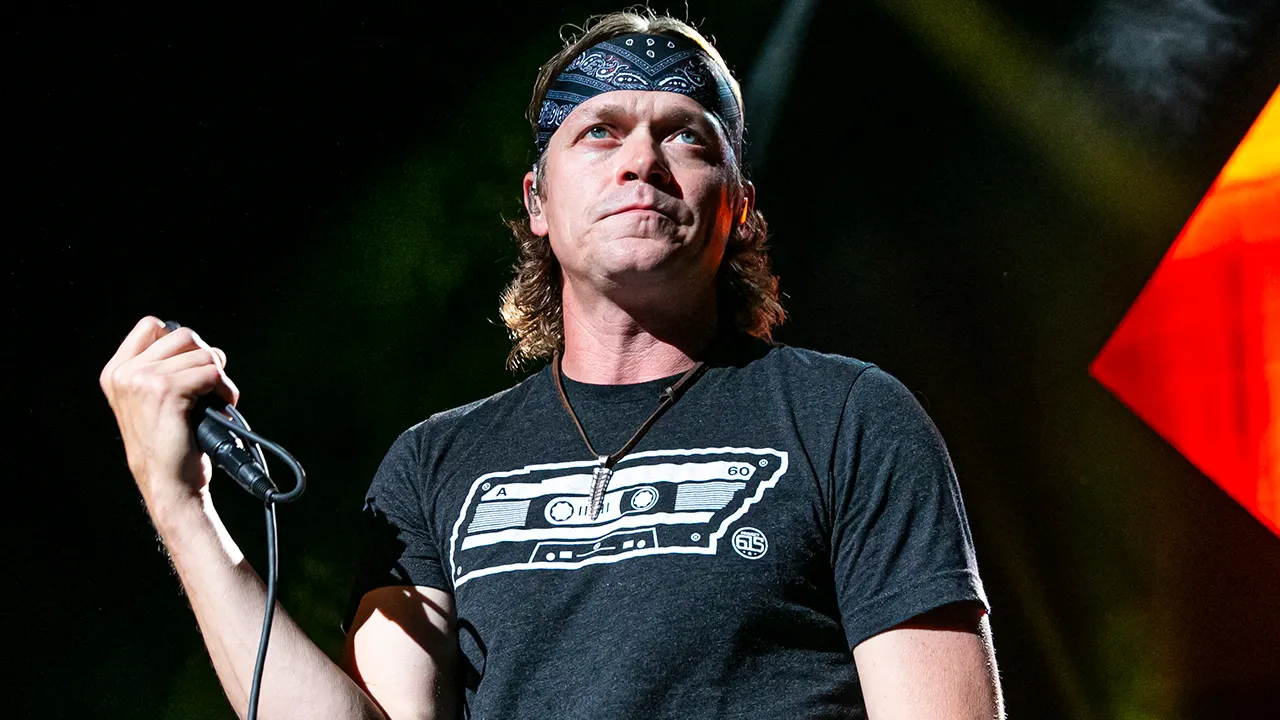 3 Doors Down frontman Brad Arnold passes away at 47 after battling cancer