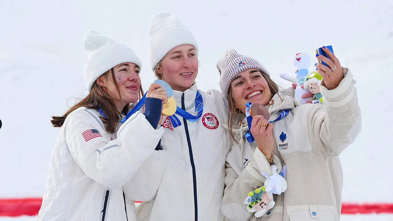 Americans win gold and silver in women's moguls at the Olympics