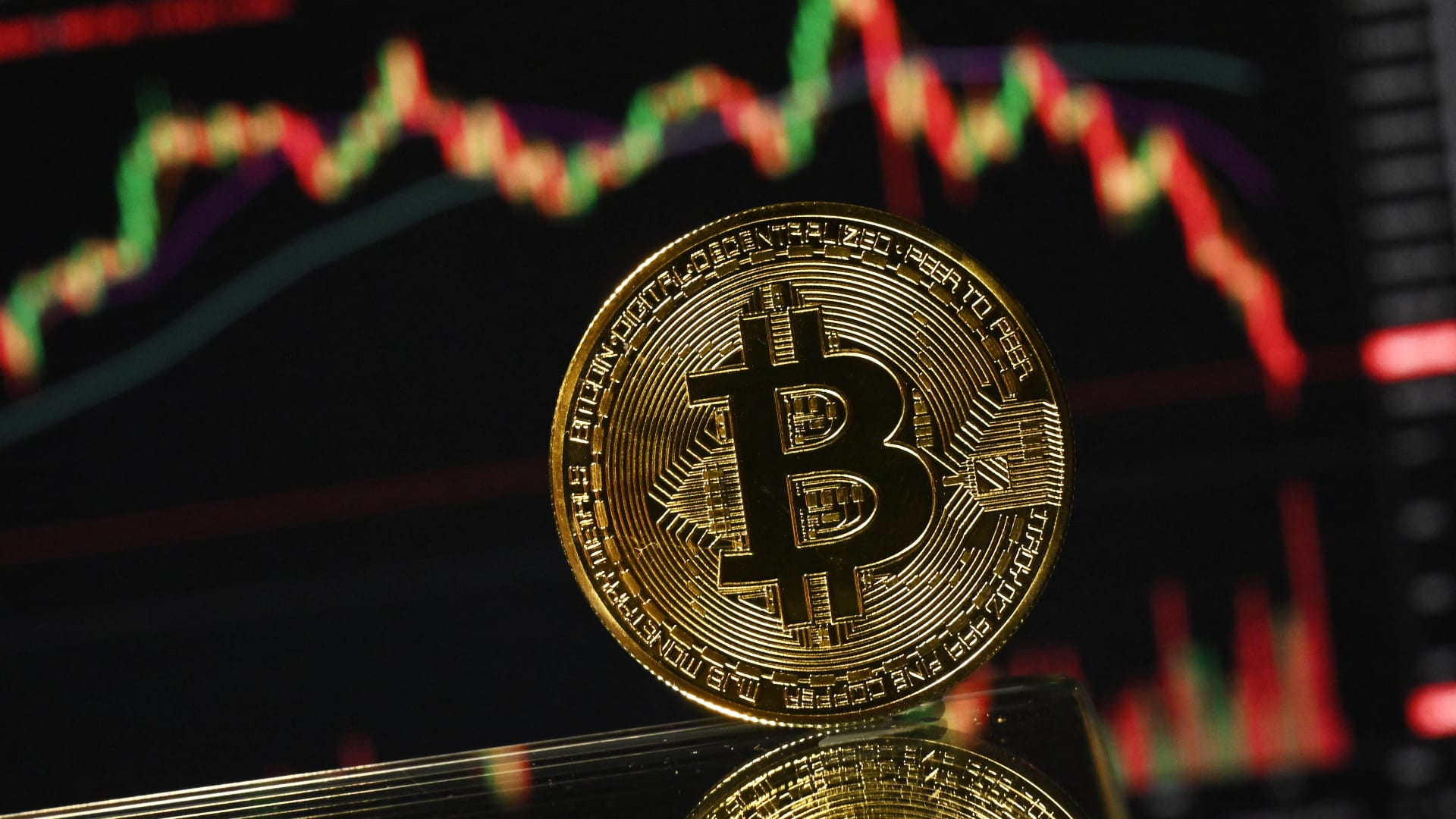 Bitcoin closely escapes dropping below $60,000 after rebounding from recent lows