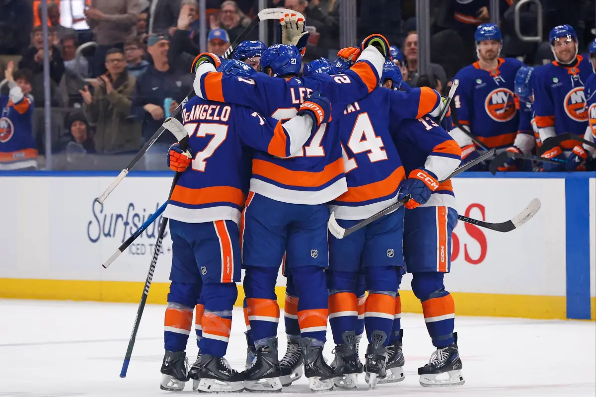 Bo Horvat's goal in overtime secures a victory for the Islanders against the Penguins