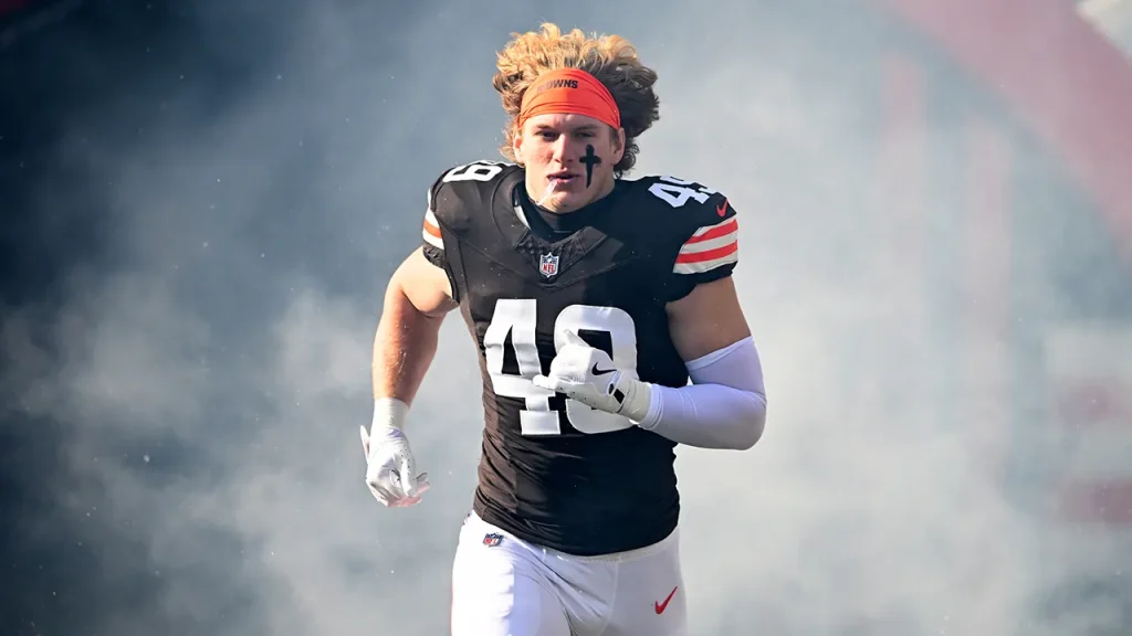 Carson Schwesinger of the Browns awarded 2025 NFL Defensive Rookie of the Year