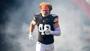 Carson Schwesinger of the Browns awarded 2025 NFL Defensive Rookie of the Year