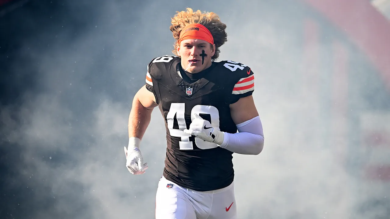 Carson Schwesinger of the Browns awarded 2025 NFL Defensive Rookie of the Year