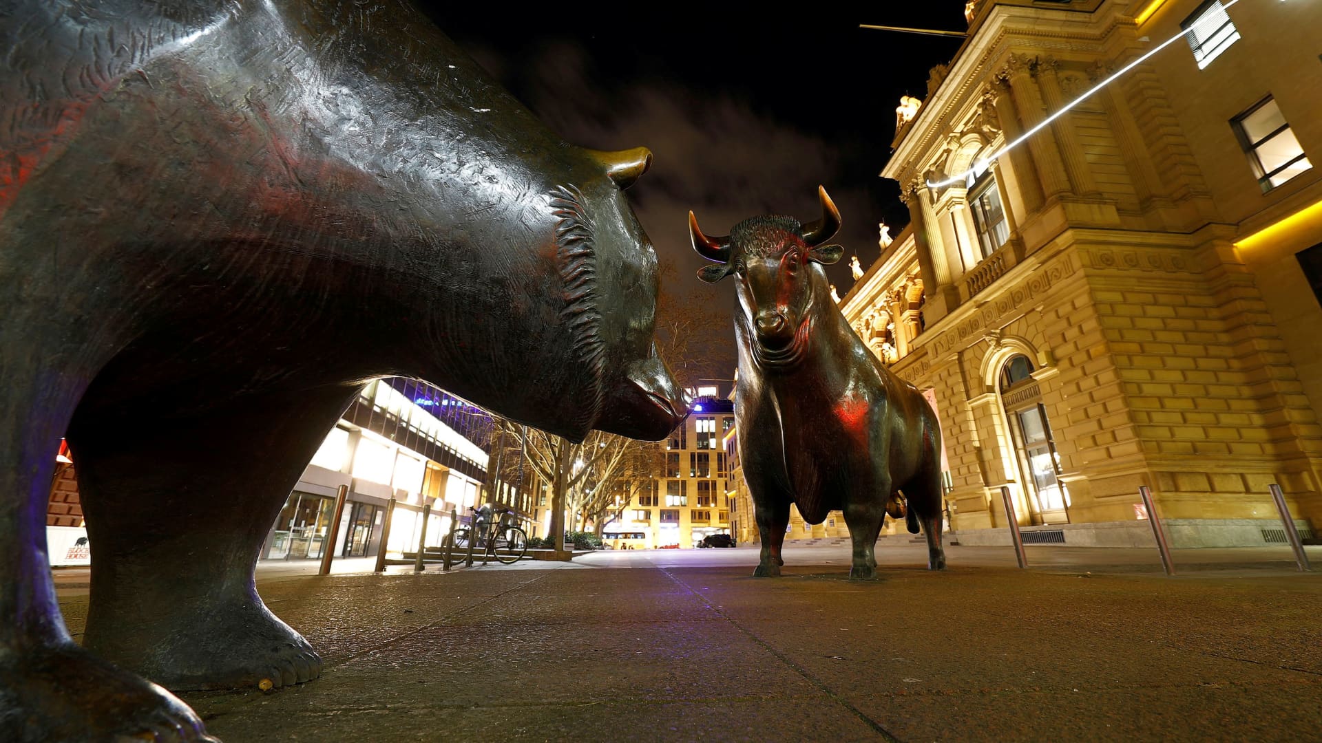 European stocks show varied trends following recent AI-related sell-off on Wall Street