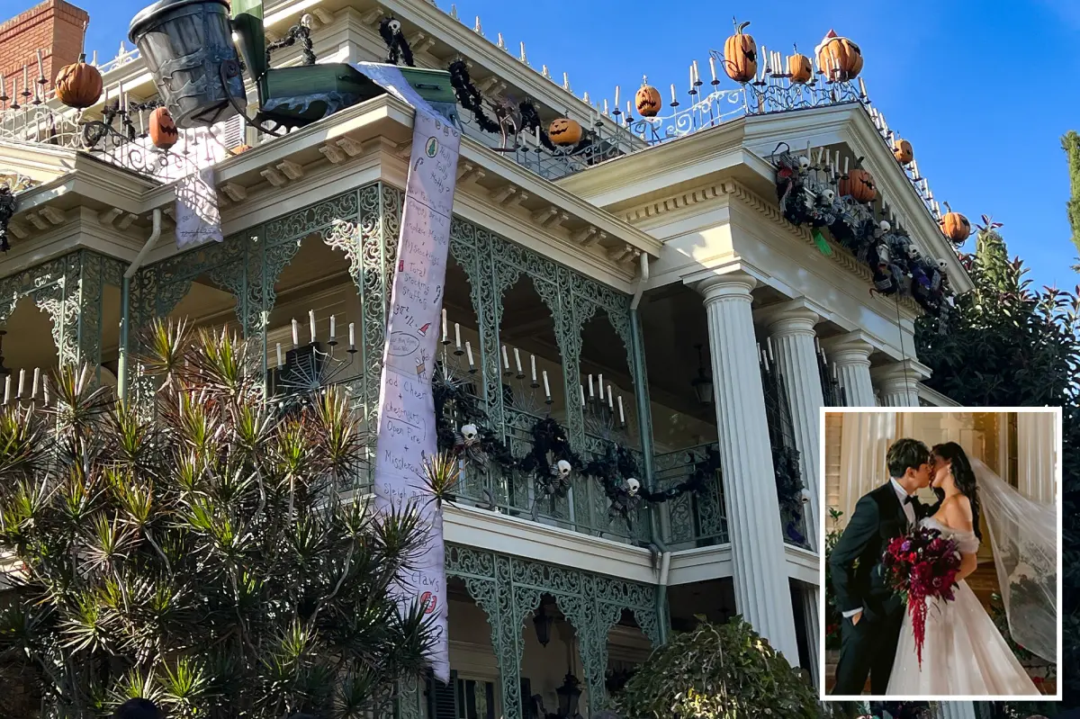 Fans of Disneyland can now tie the knot at the Haunted Mansion.