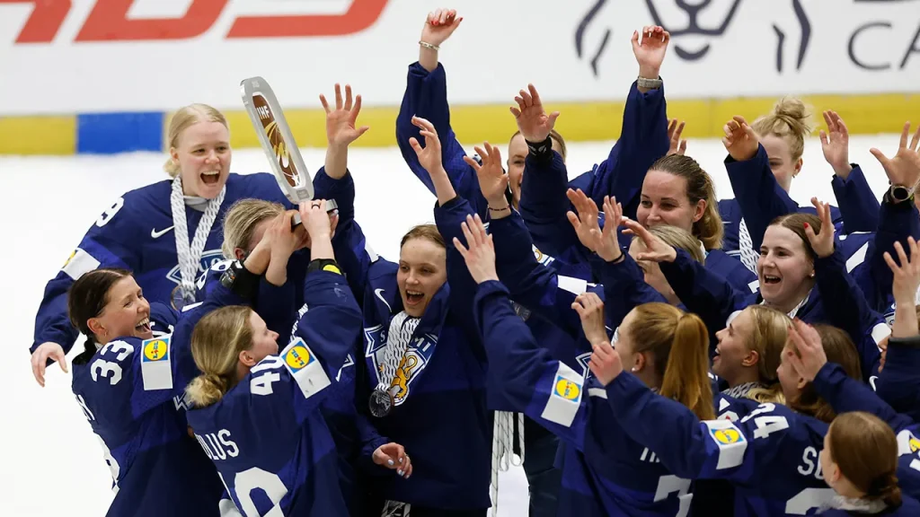 Finland's women's ice hockey team facing norovirus outbreak