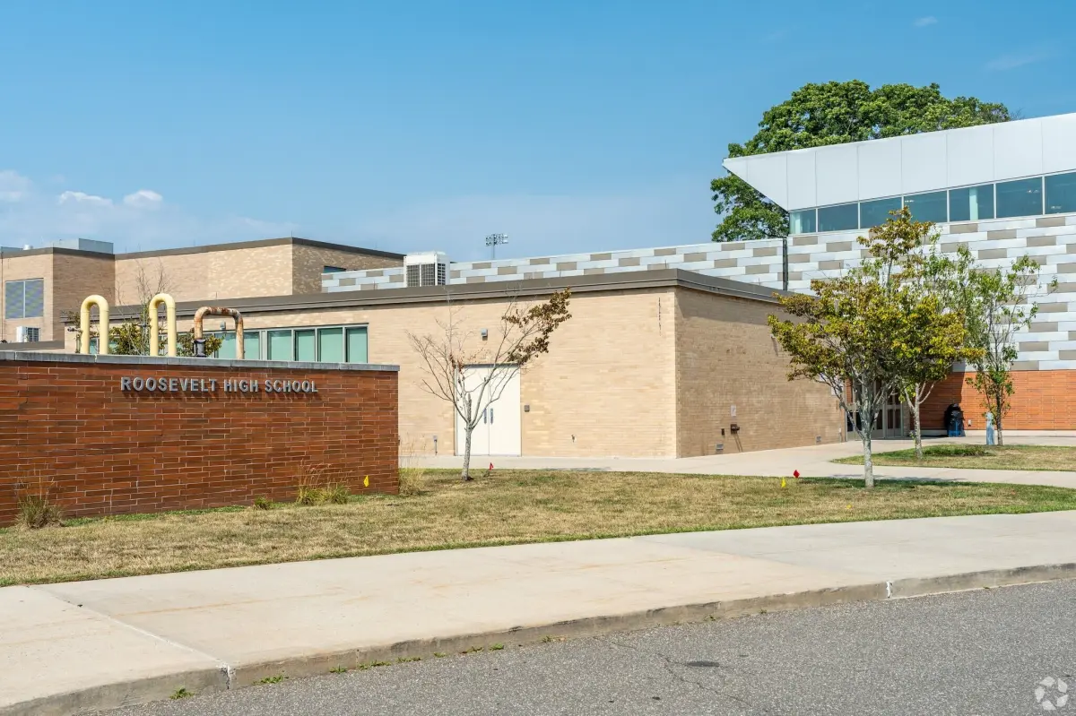 High school teacher in Long Island reportedly threatened to contact ICE while supervising a predominantly Hispanic classroom