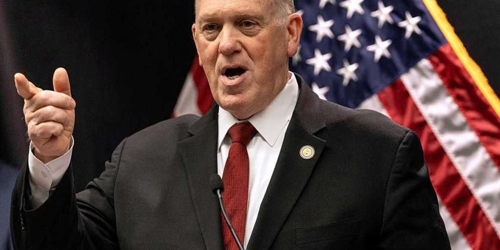 Homan pulls 700 immigration agents from Minnesota, noting ‘unprecedented cooperation’