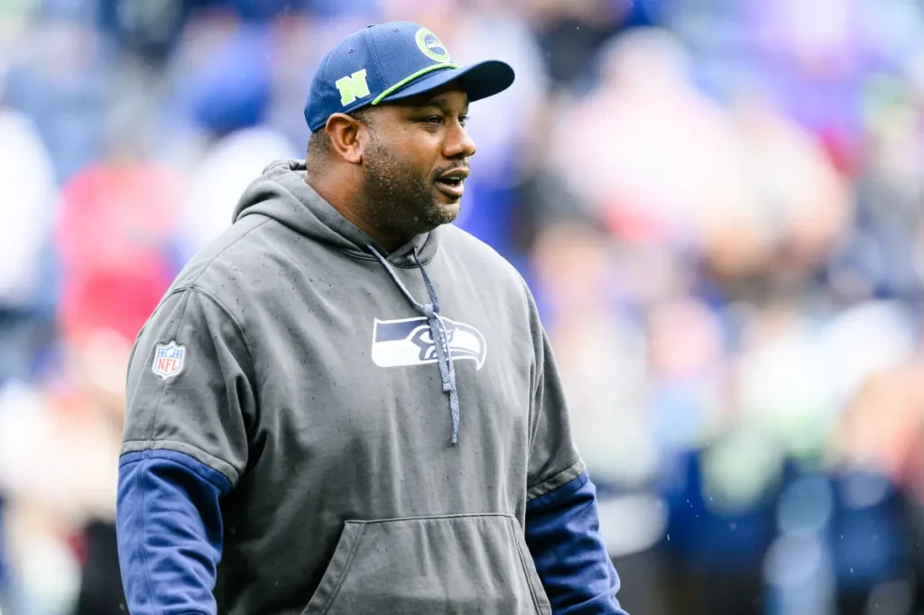 How Seahawks assistant Justin Hinds gained the players' trust