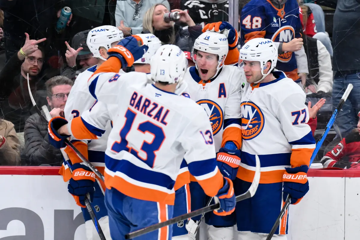 Islanders secure victory against Devils before Olympic break