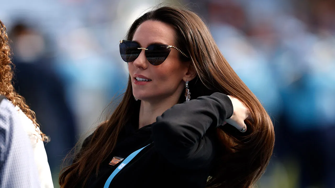 Jordon Hudson shares a strong response after Bill Belichick's Hall of Fame omission.