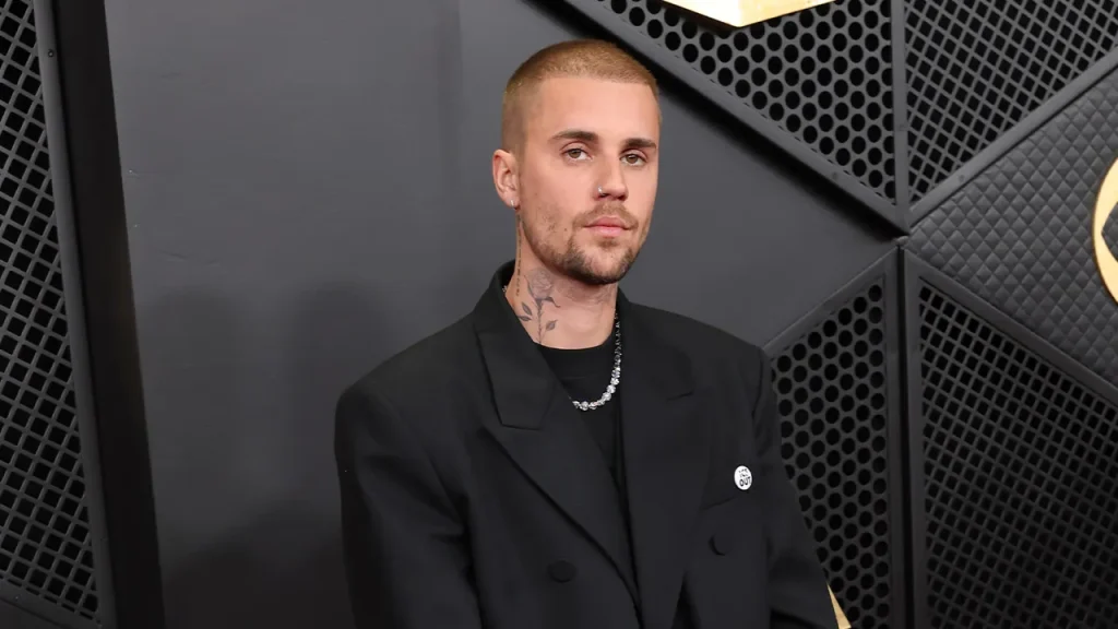 Justin Bieber takes the stage in his underwear, Trevor Noah criticizes Nicki Minaj and Trump at the Grammys