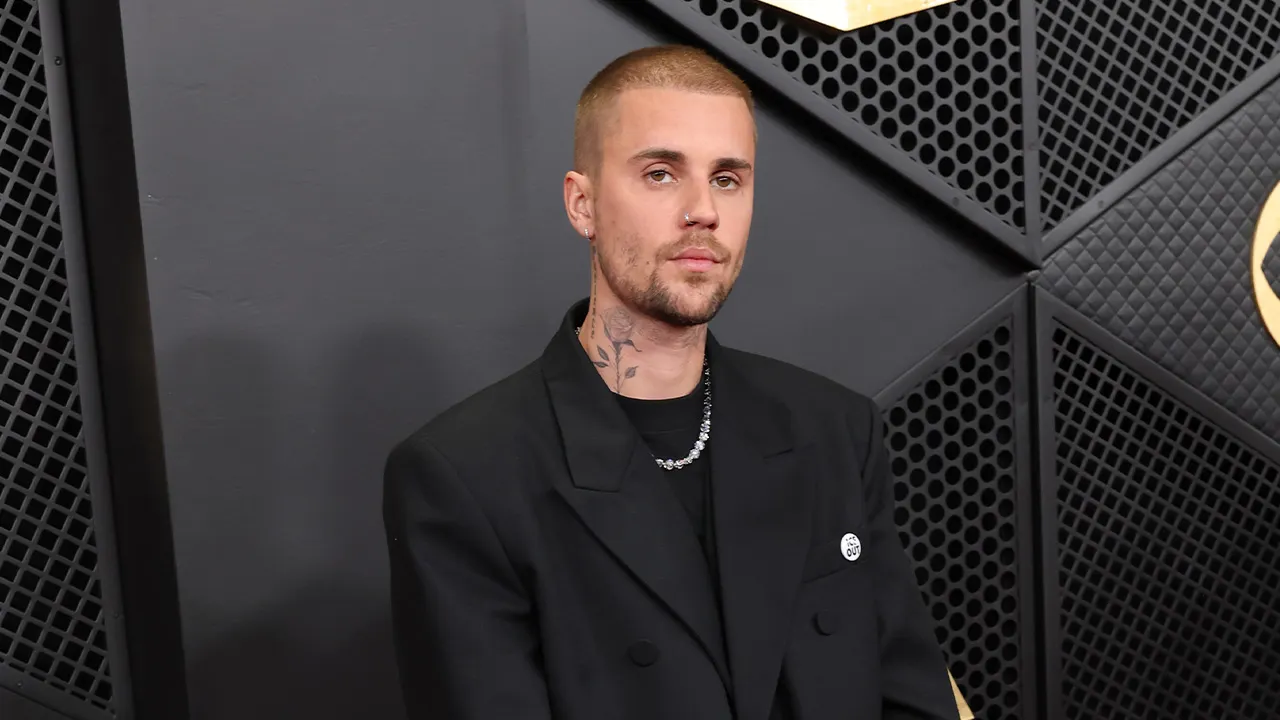 Justin Bieber takes the stage in his underwear, Trevor Noah criticizes Nicki Minaj and Trump at the Grammys