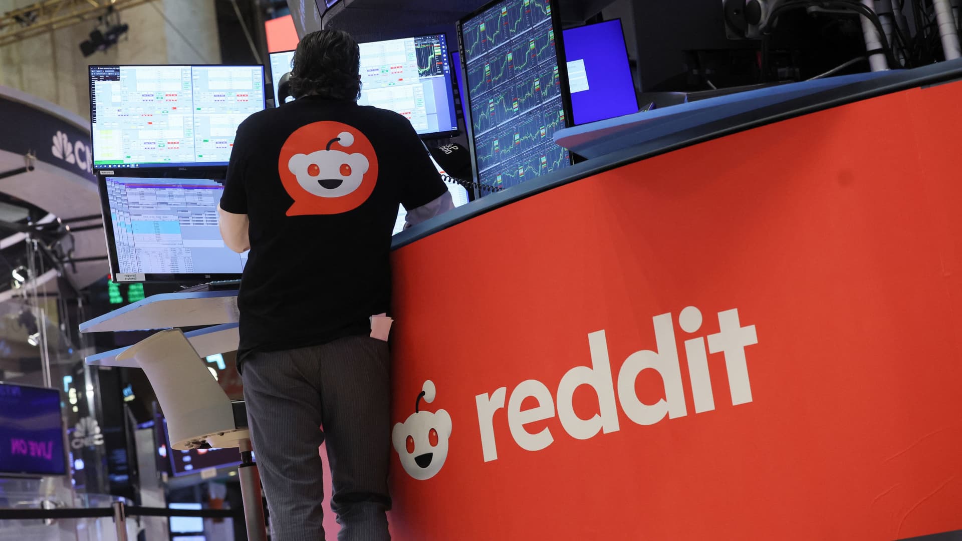 Key analyst recommendations for Friday: Nvidia, Amazon, Micron, Reddit, Roblox, Estee Lauder, Palantir, and others