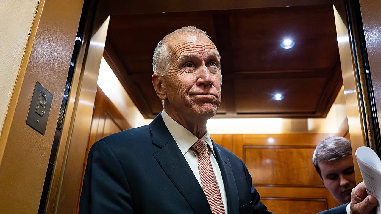 Leavitt criticizes Tillis for hindering Trump's Federal Reserve nominee during the DOJ's investigation of Powell