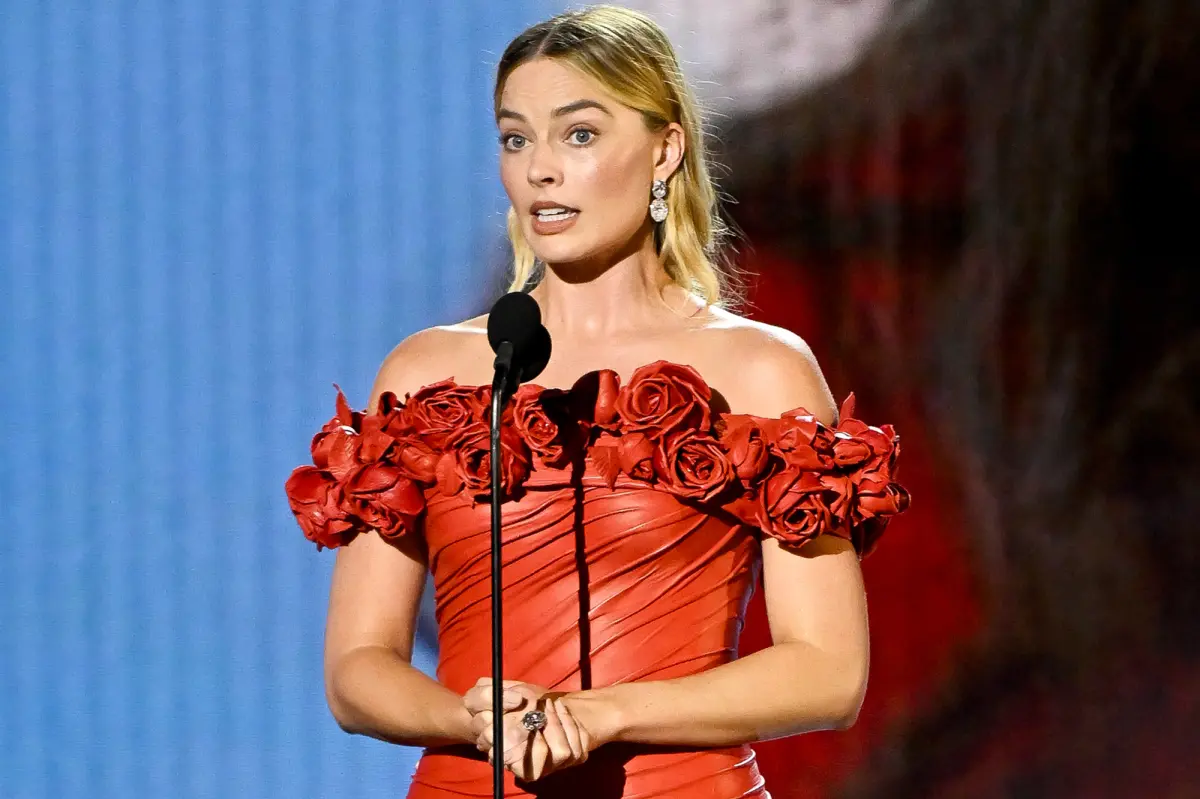 Margot Robbie shares that another actor once handed her a book advising her to eat less.