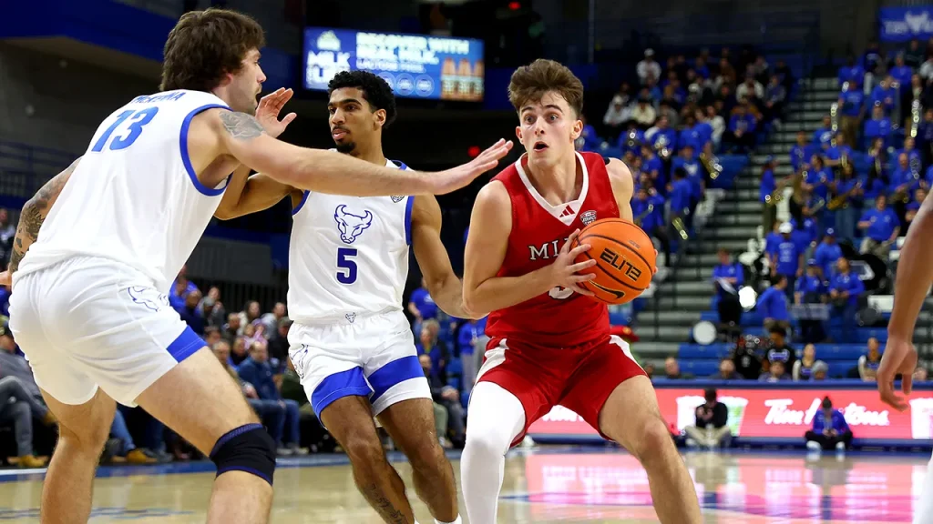 Miami RedHawks achieve historic 23-game winning streak by defeating Buffalo 73-71