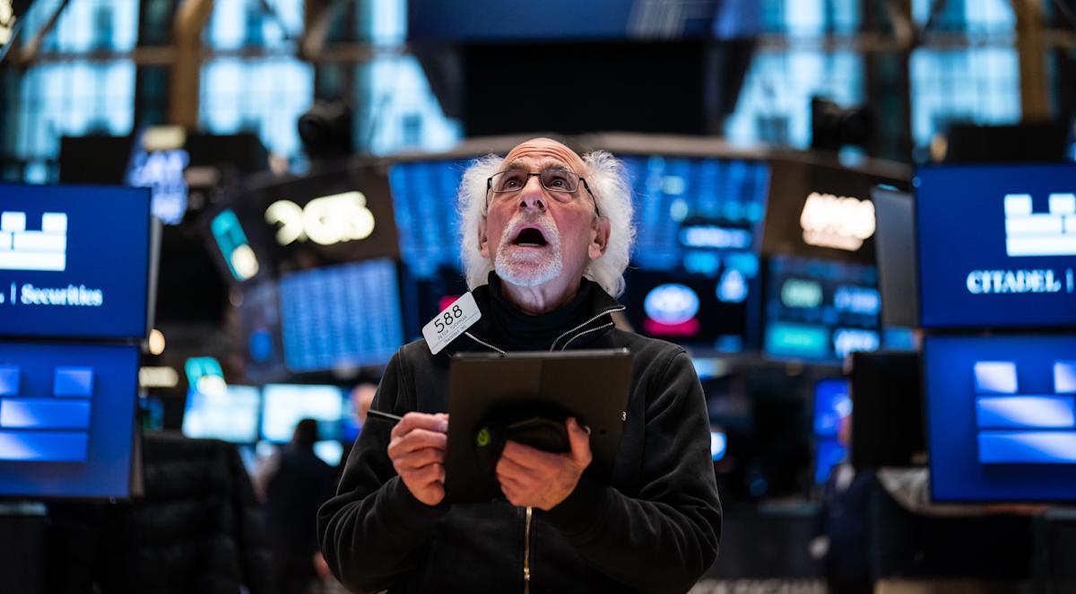 "My retirement hinges entirely on bitcoin": Following a 50% drop, bitcoin holders confront challenges. What this decline shows.