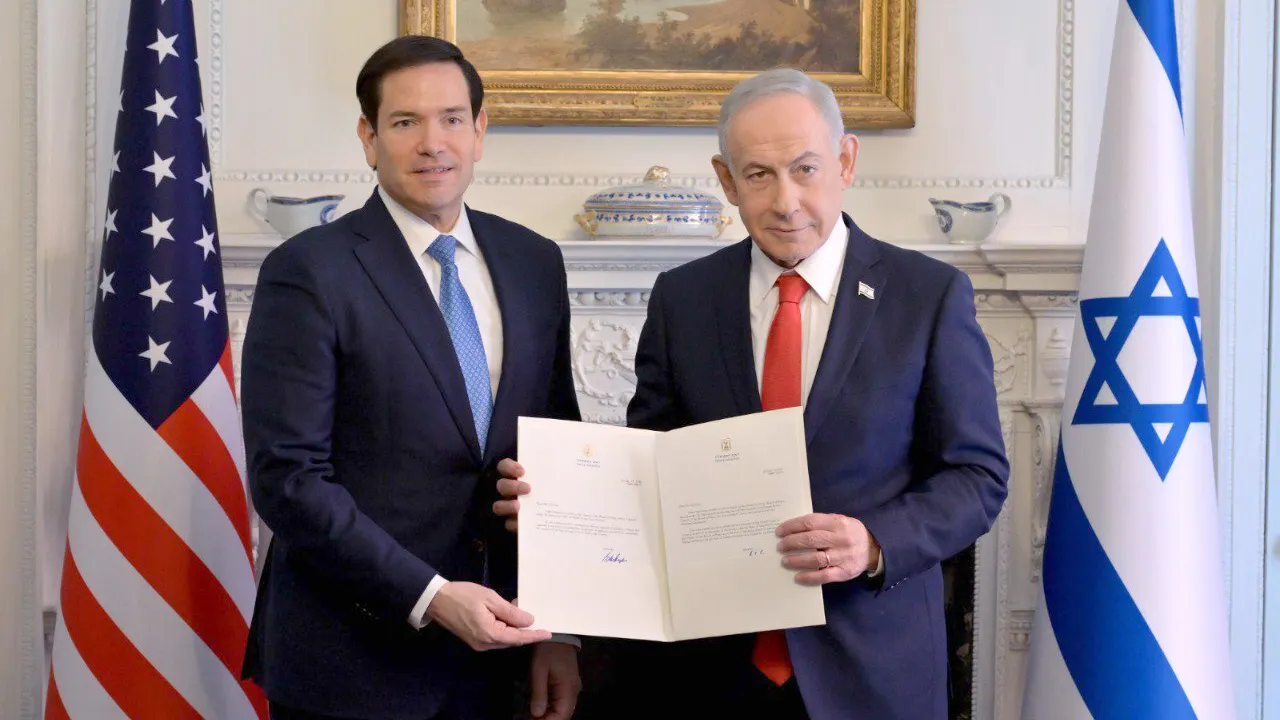 Netanyahu signs peace agreement before discussions with Trump