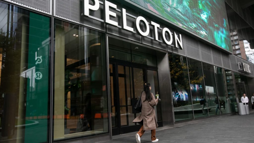 Peloton's stock drops over 20% due to disappointing holiday sales and slow interest in new products