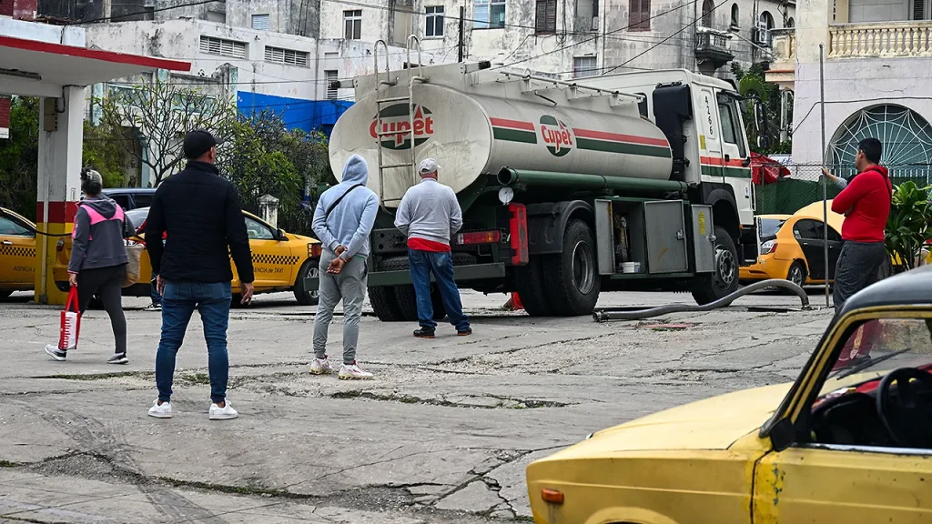 Republican lawmakers urge Trump to cancel the remaining commercial licenses for Cuba.