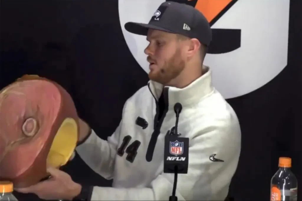 Sam Darnold greeted with 'Ham for Sam' cheers at Super Bowl Opening Night