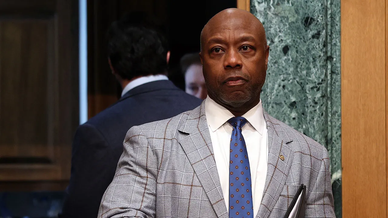 Senate Republican Tim Scott criticizes Trump for 'racist' social media message