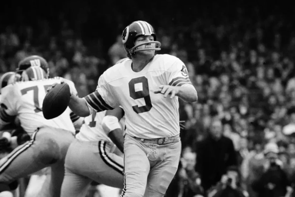 Sonny Jurgensen, Hall of Fame quarterback, has passed away at 91.