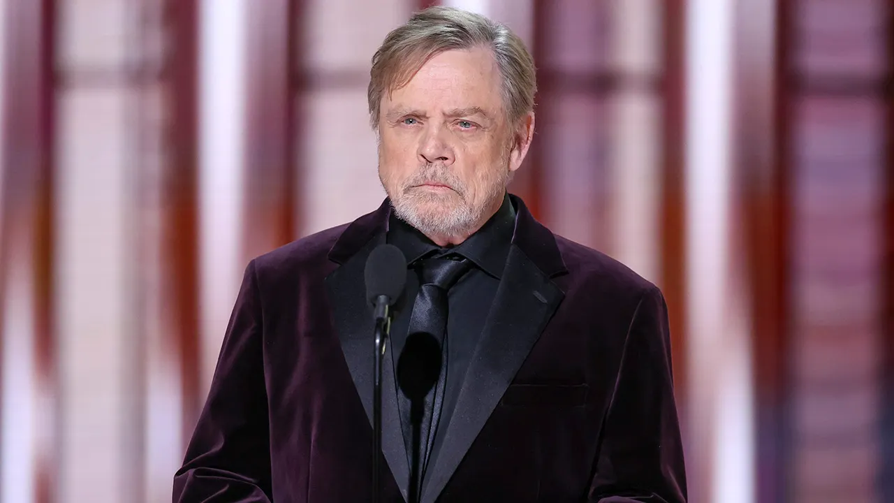 'Star Wars' fans criticize Mark Hamill's autograph prices at conventions