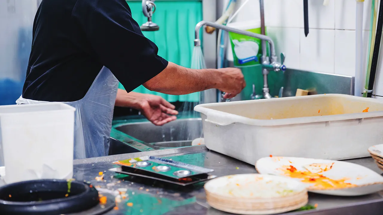 State rankings of restaurant cleanliness complaints highlight the worst offenders.