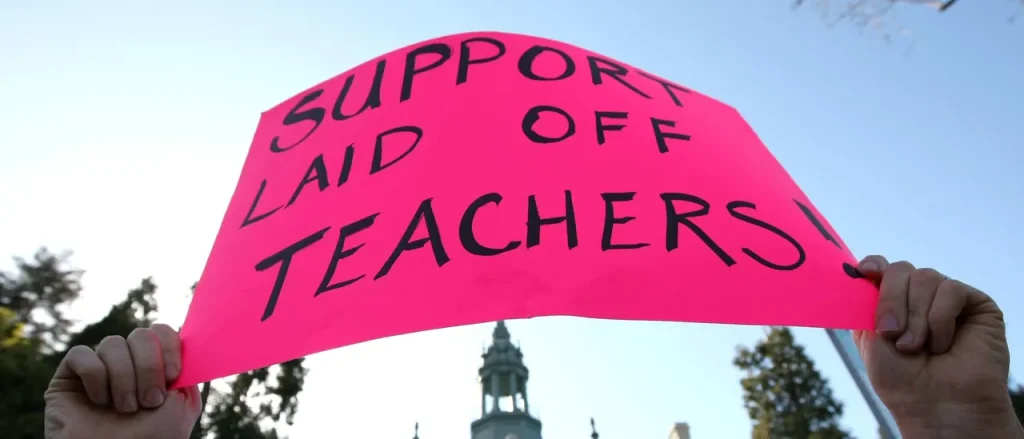 Teachers in Blue City Abandon Classes, Leaving Students in Vacant Schools to Seek Higher Wages