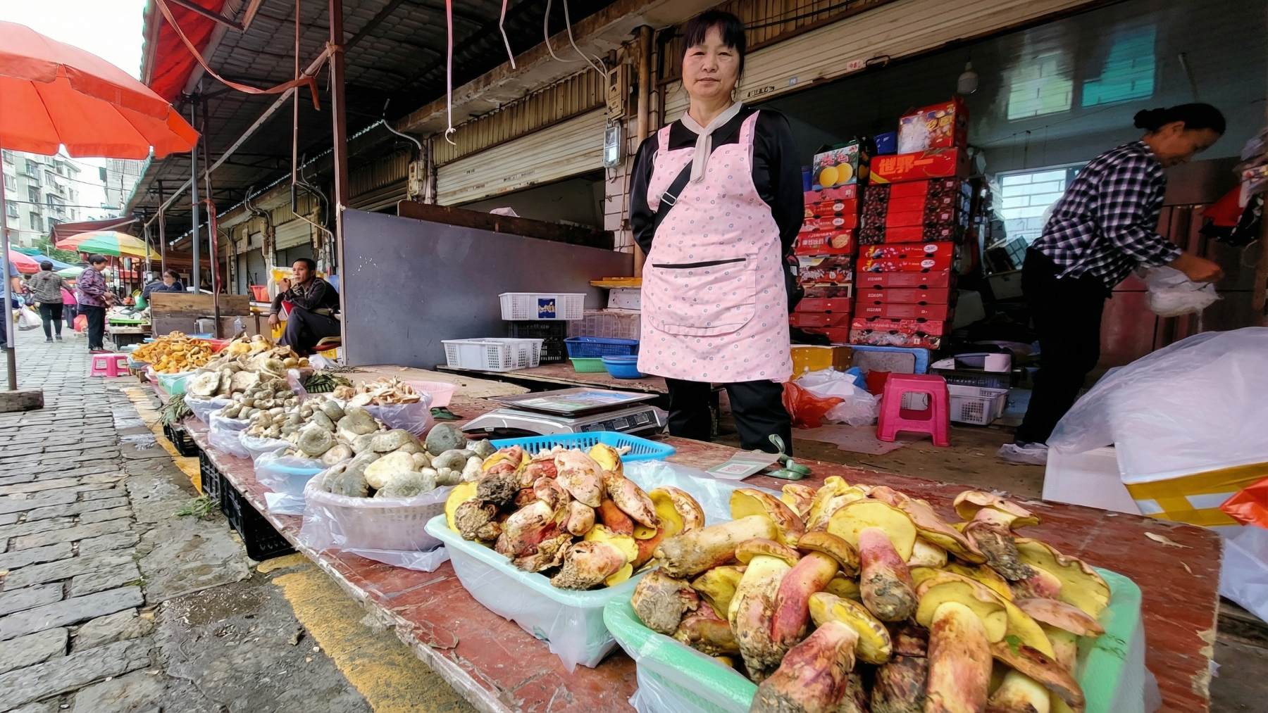 This traditional Chinese dish officially causes hallucinations of "tiny people" similar to Lilliputians.