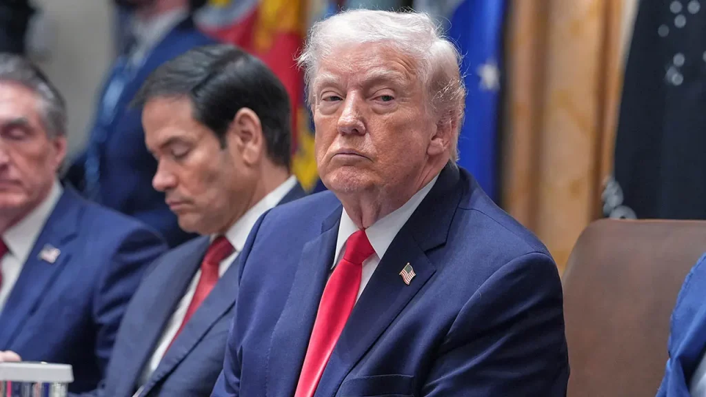 Trump grants pardons to five ex-NFL players