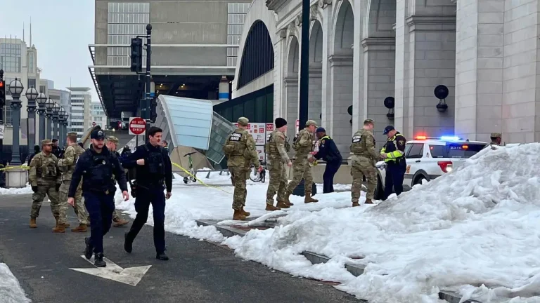 Two teenagers taken into custody for shooting a 15-year-old at the US ...