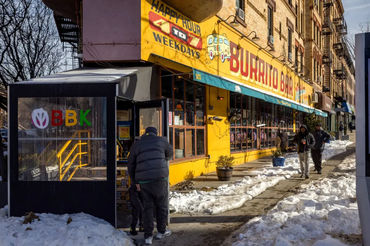 Unhinged woman accused of hitting diner with glass bottle and randomly attacking four others is released by judge, according to the DA